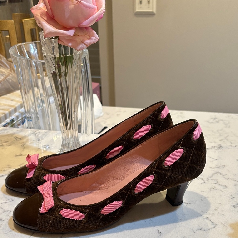 Marc Jacobs Brown Velvet heels with pink trim